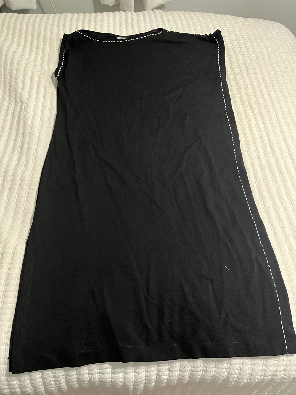 Women’s Black Sleeveless Shift Dress - Classic Minimalist Style